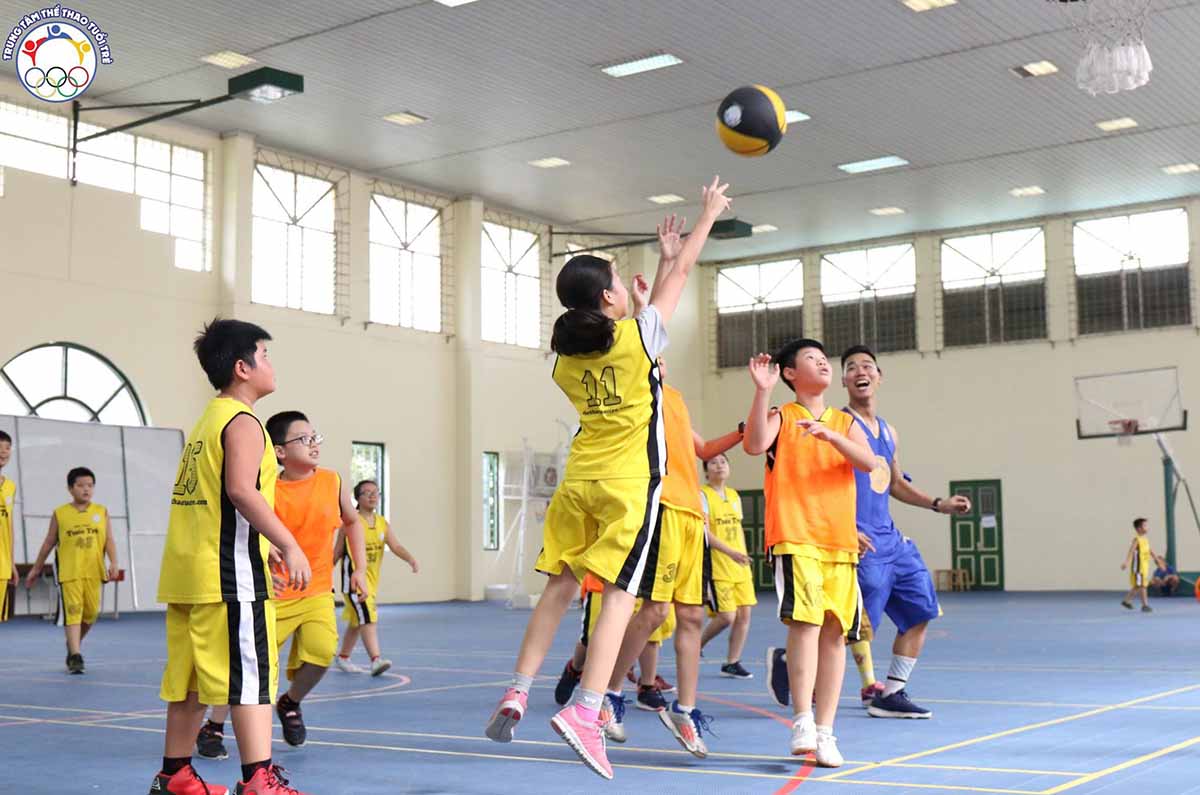 Con gái có nên chơi bóng rổ không