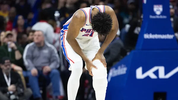 Chấn thương đầu gối khiến Joel Embiid mất dần phong độ thi đấu