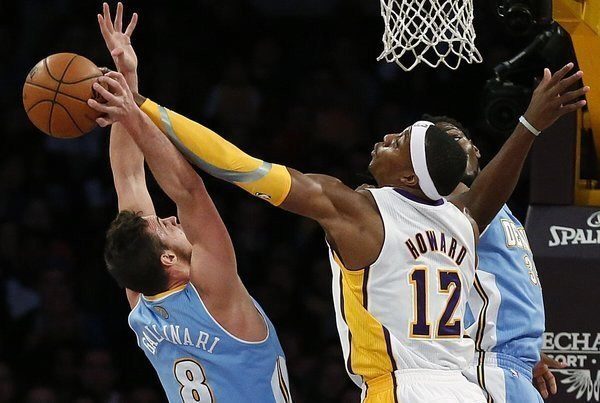 Dwight Howard là trung phong sở hữu khả năng chặn bóng xuất sắc