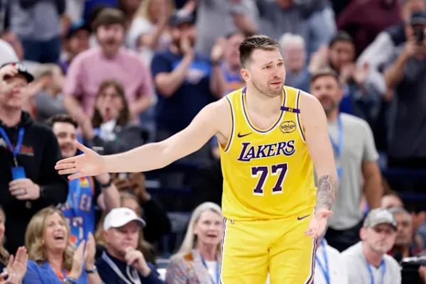 Luka Doncic khẳng định anh không hề xúc phạm trọng tài trong trận đấu