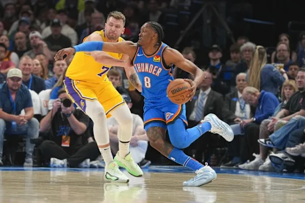 Lakers chỉ cách các đội bám đuổi 1 trận thắng trên BXH miền Tây